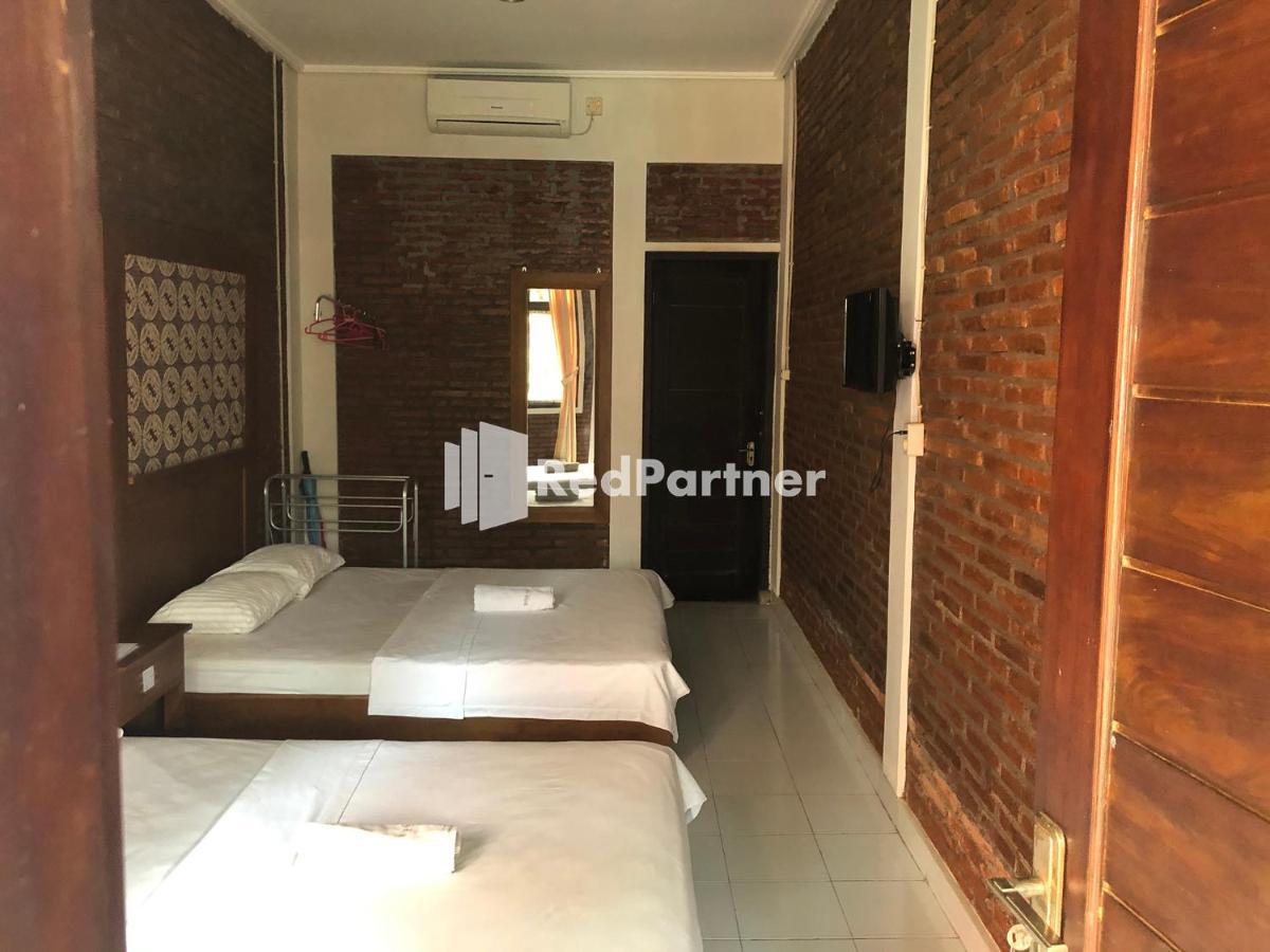Rifka Annisa Guesthouse Syariah Redpartner ยอกยาการ์ตา ภายนอก รูปภาพ