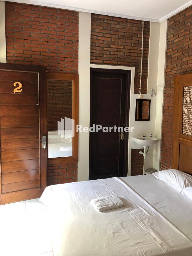 Rifka Annisa Guesthouse Syariah Redpartner ยอกยาการ์ตา ภายนอก รูปภาพ