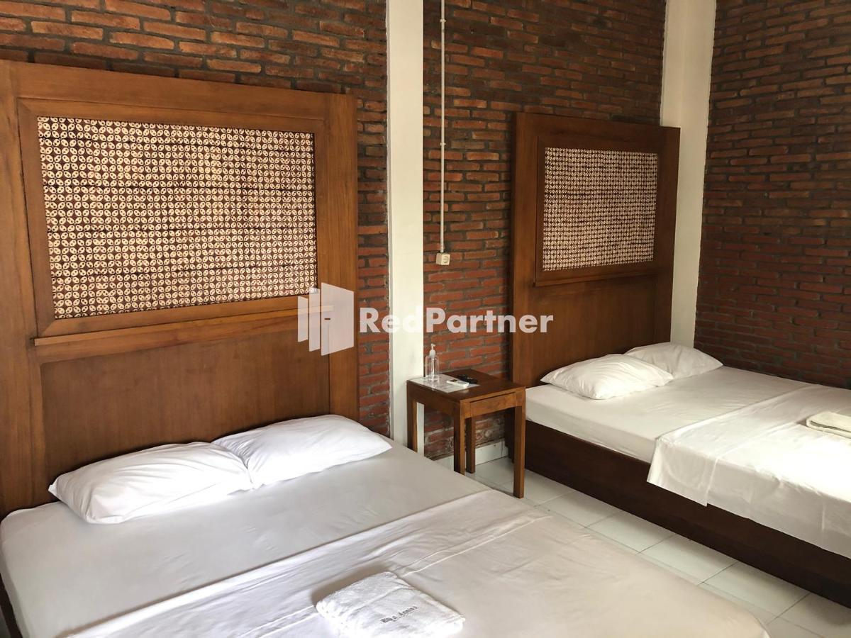 Rifka Annisa Guesthouse Syariah Redpartner ยอกยาการ์ตา ภายนอก รูปภาพ