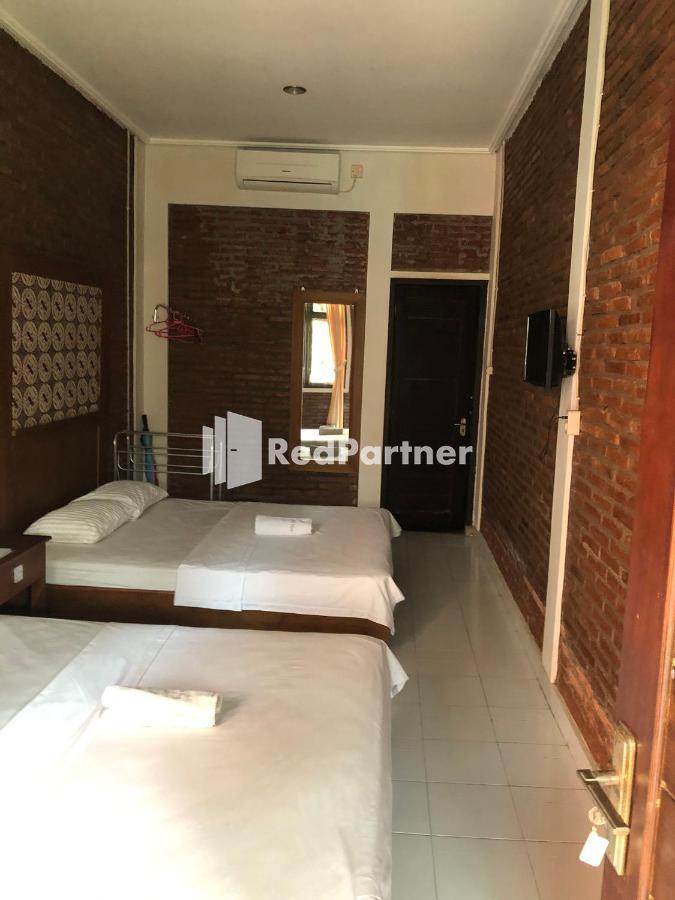 Rifka Annisa Guesthouse Syariah Redpartner ยอกยาการ์ตา ภายนอก รูปภาพ