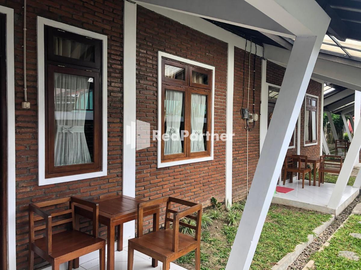 Rifka Annisa Guesthouse Syariah Redpartner ยอกยาการ์ตา ภายนอก รูปภาพ