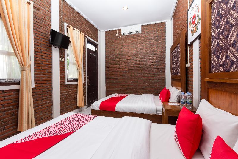 Rifka Annisa Guesthouse Syariah Redpartner ยอกยาการ์ตา ภายนอก รูปภาพ